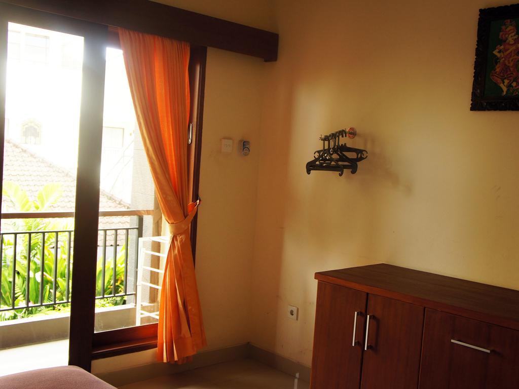 Waringin Homestay กูตา ภายนอก รูปภาพ