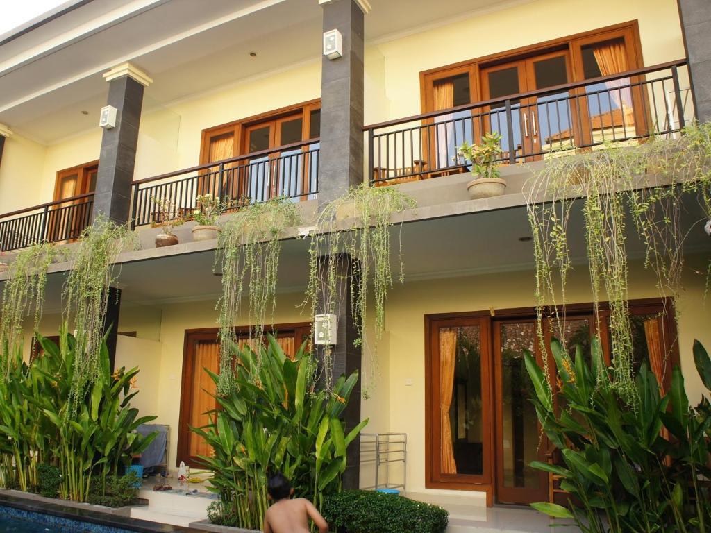 Waringin Homestay กูตา ภายนอก รูปภาพ