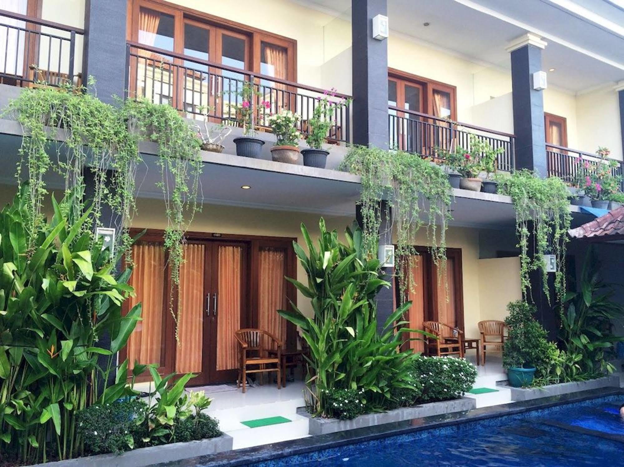 Waringin Homestay กูตา ภายนอก รูปภาพ