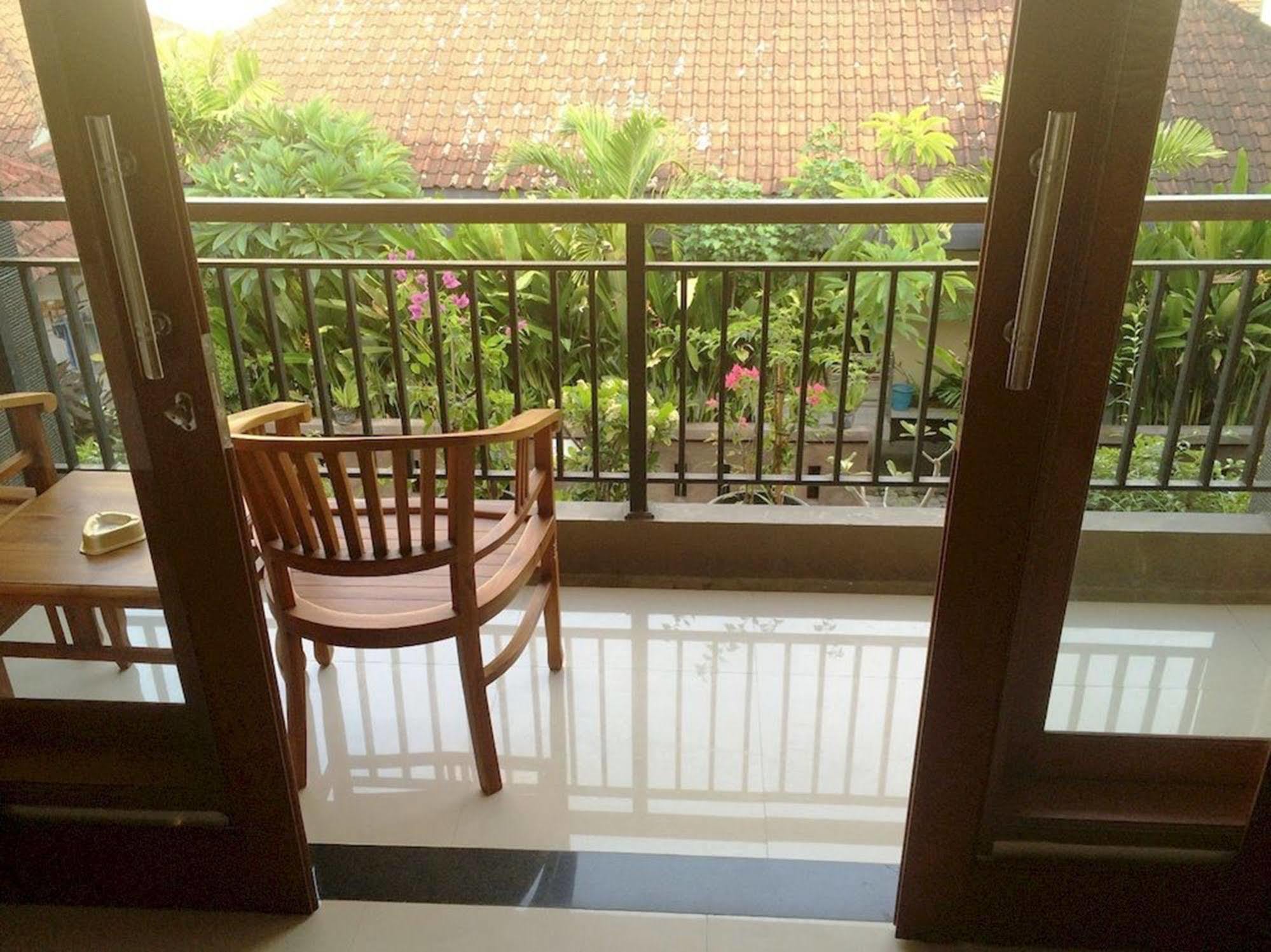 Waringin Homestay กูตา ภายนอก รูปภาพ