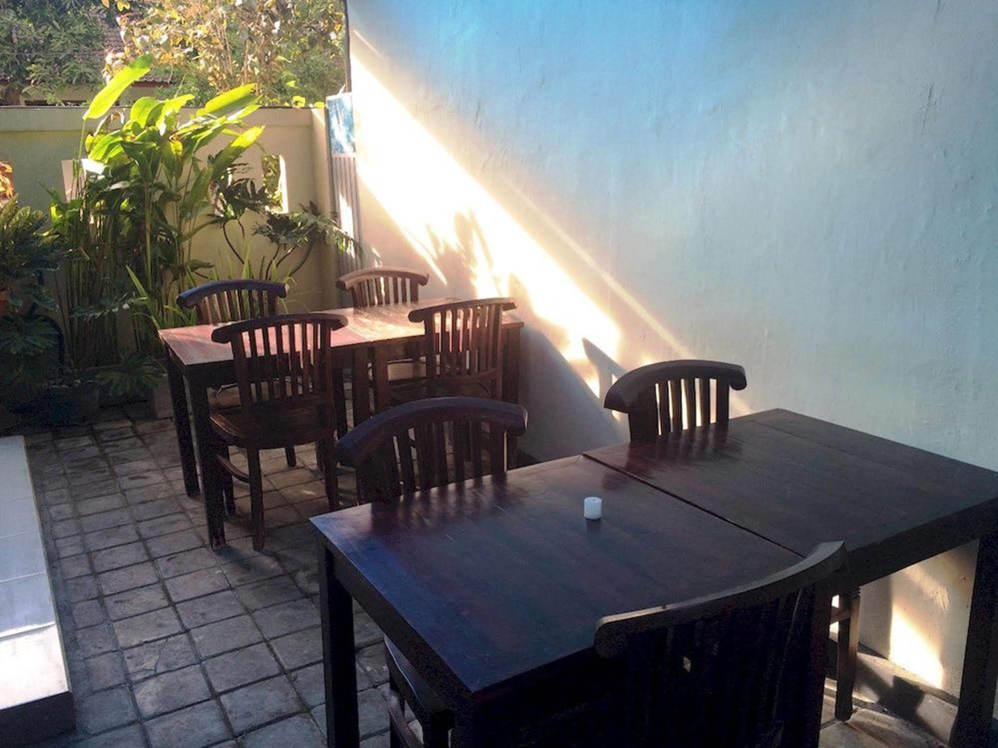Waringin Homestay กูตา ภายนอก รูปภาพ