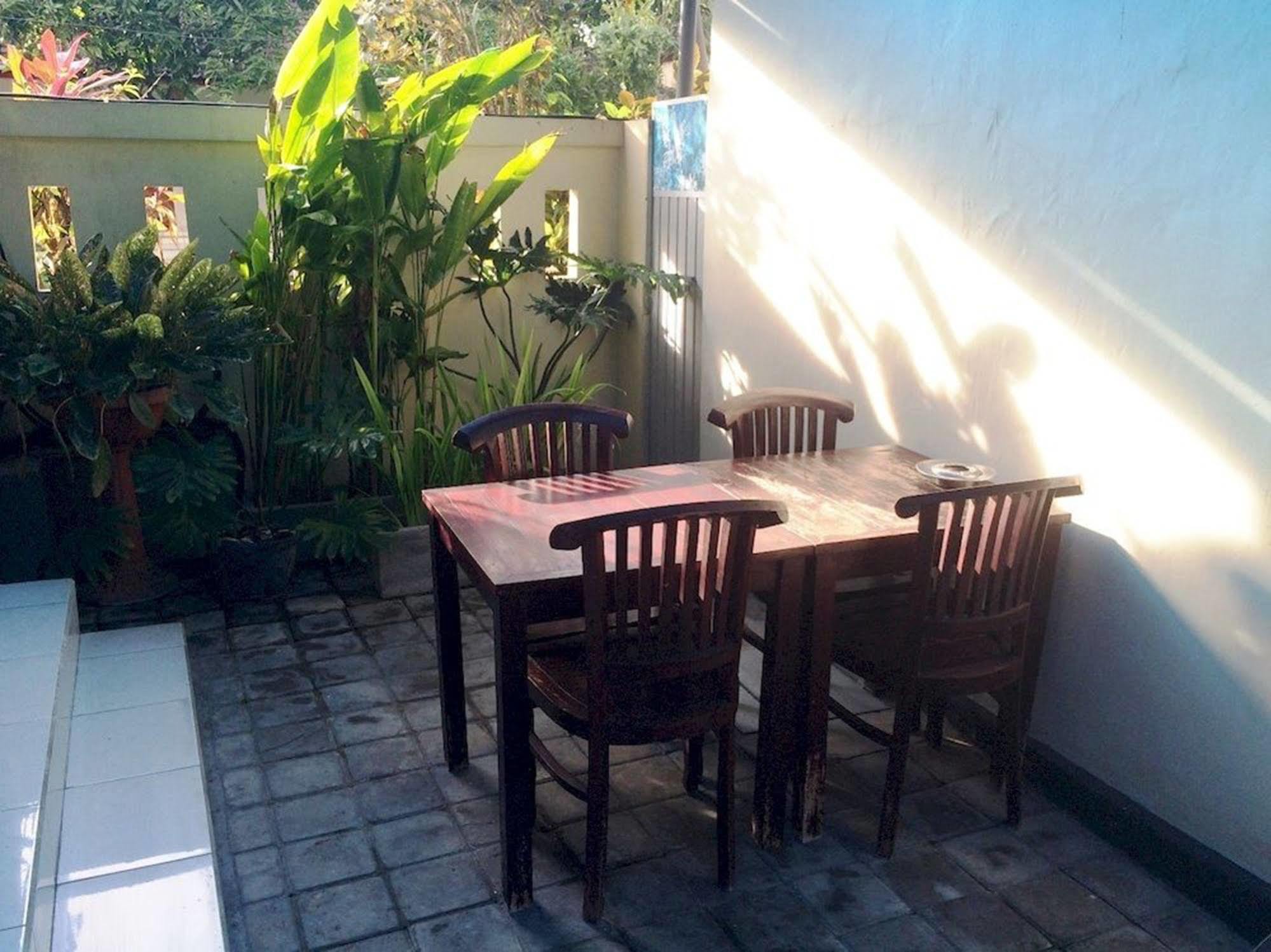 Waringin Homestay กูตา ภายนอก รูปภาพ